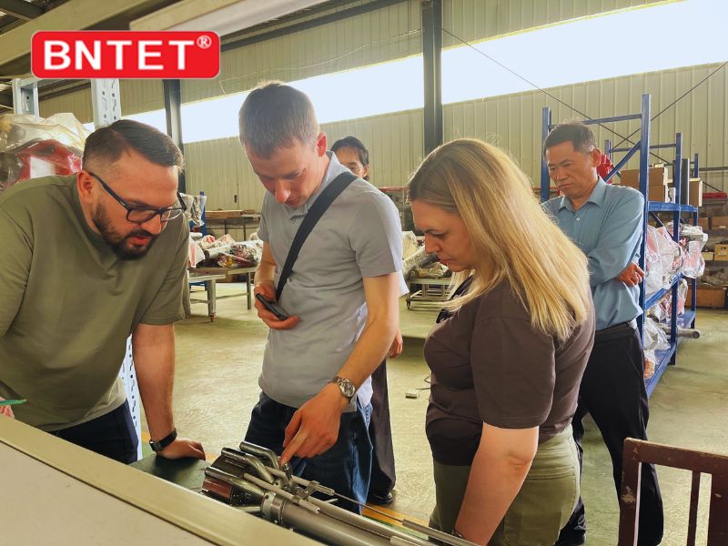 Russian customers visited the factory01